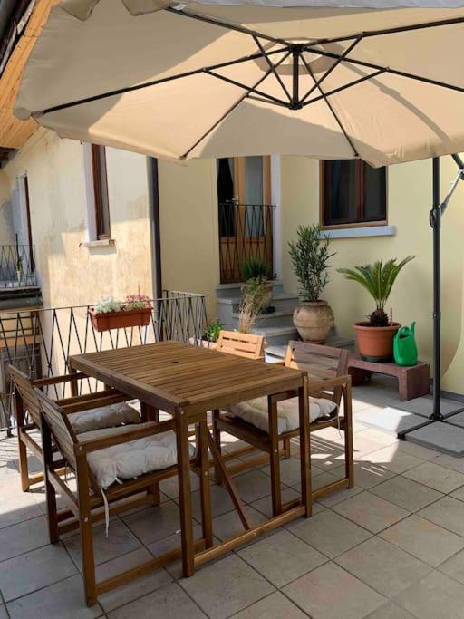 La Dolce Vita Apartment Intra Exterior photo
